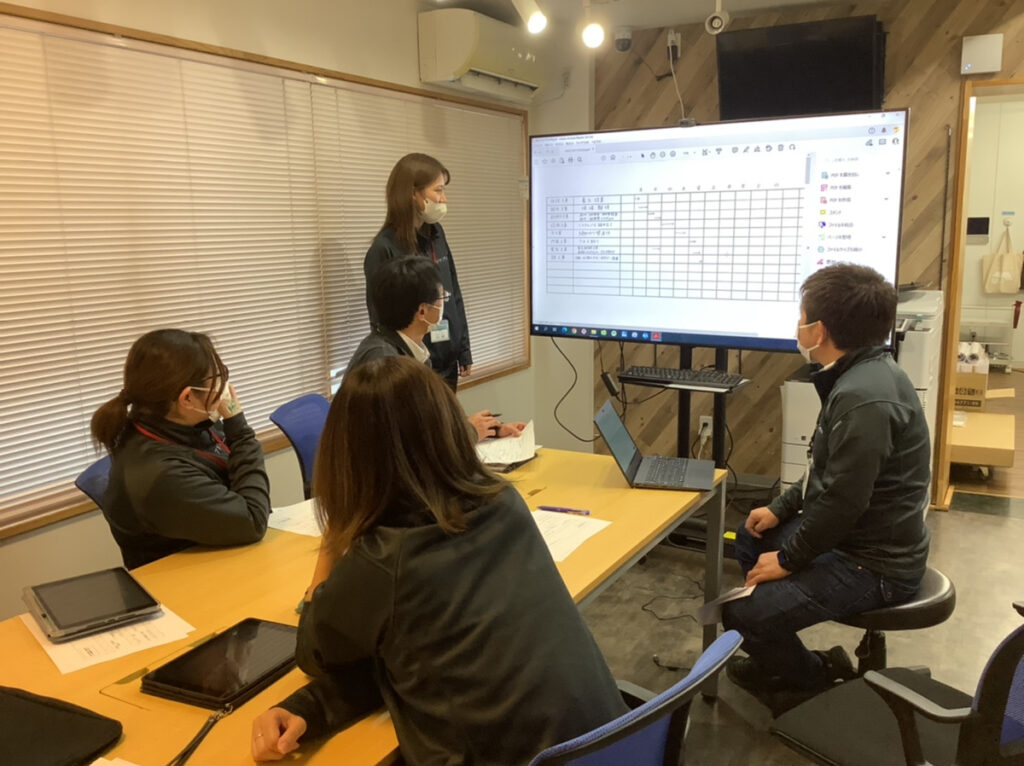 フジケンザイ『社内勉強会』の様子 - リフォーム専門店フジケンザイ